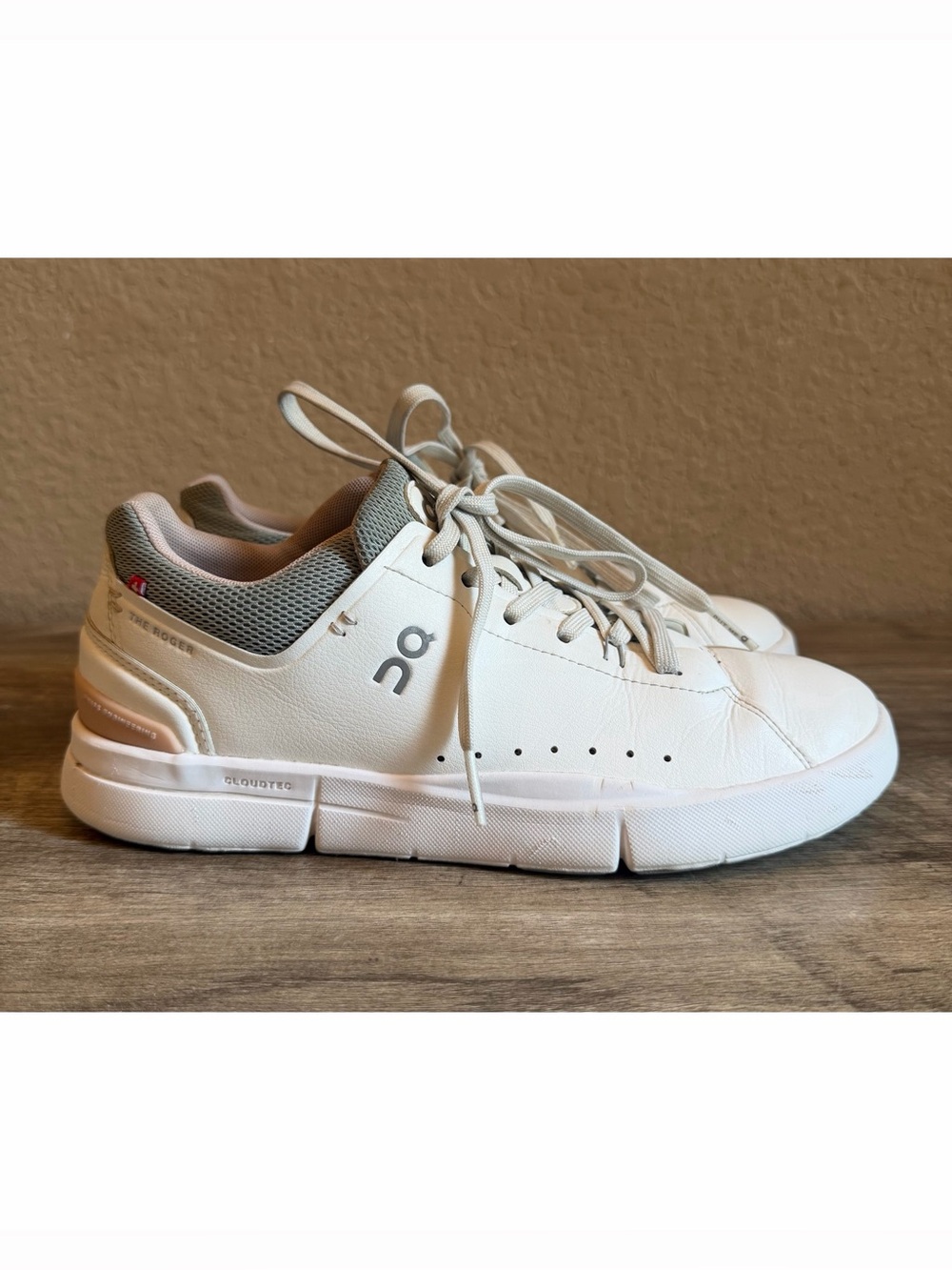 On Cloud Women’s Roger Advantage Shoes